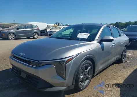 2025 Kia K4 Lxs из США, поврежденный, VIN 3KPFT4DE1SE091773